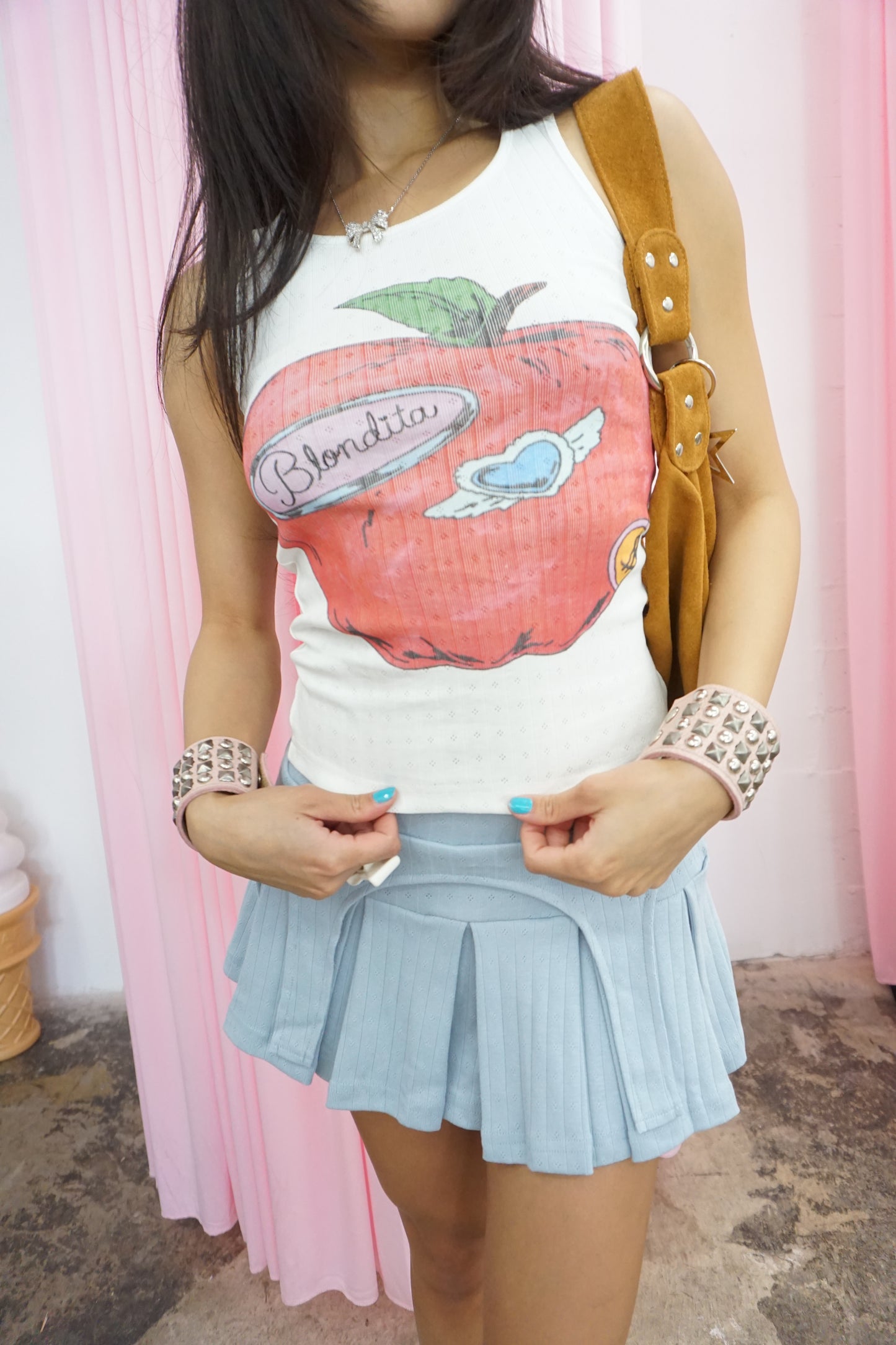 Apple Tank